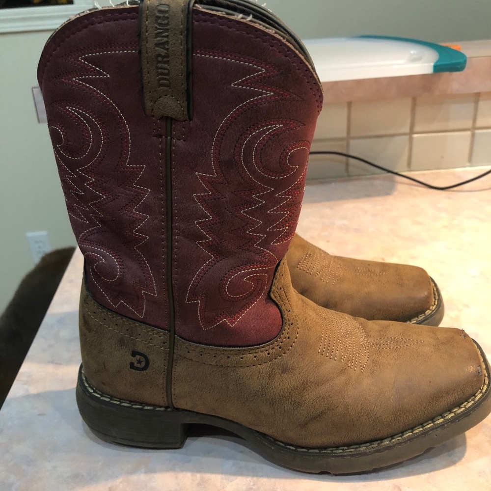 Kids size 1. Durango cowboy boots.